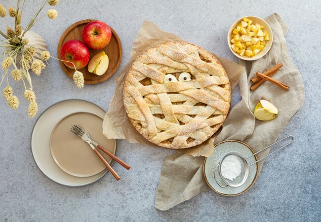 Gedeckter Mumien-Apfelkuchen