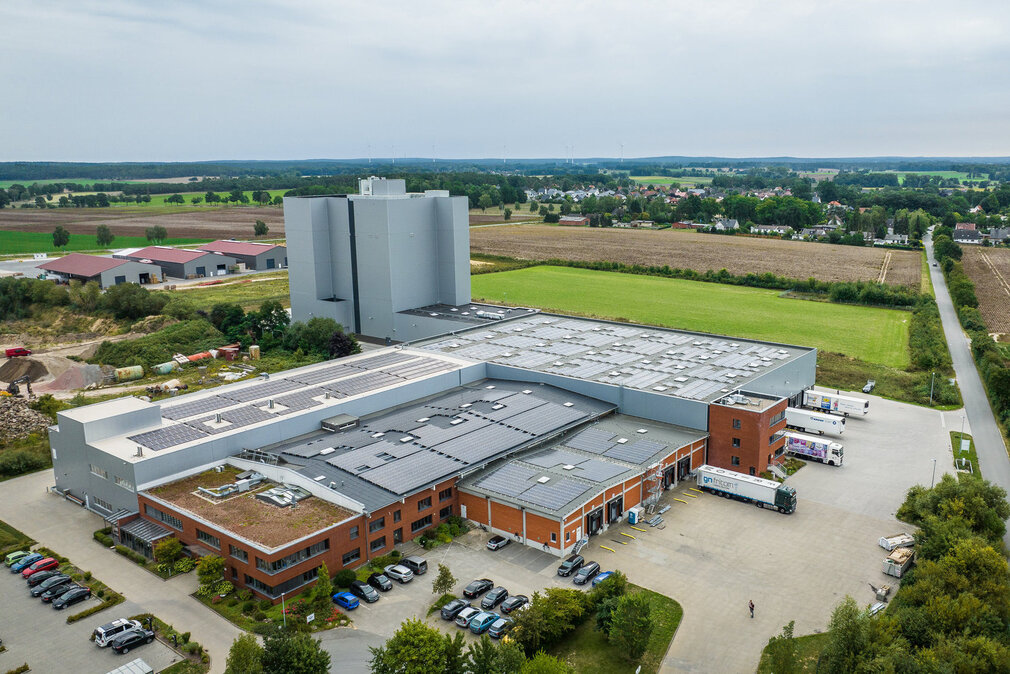 Außenaufnahme des Firmengeländes der Bauck Mühle